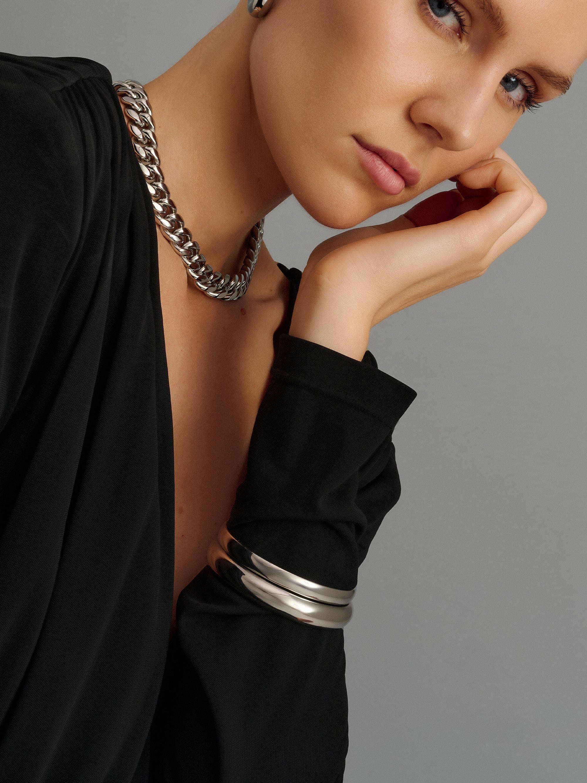 Classic 8mm Round Bangle in Silver 1